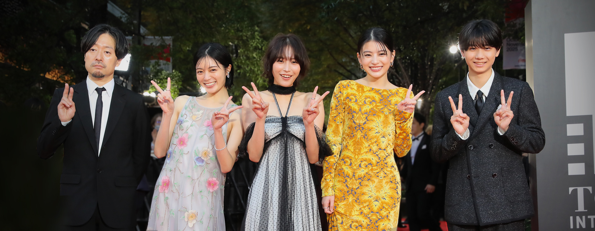 レッドカーペット 『万事快調〈オール・グリーンズ〉』児山隆（監督）、南沙良（俳優）、出口夏希（俳優）、吉田美月喜（俳優）、羽村仁成（俳優）