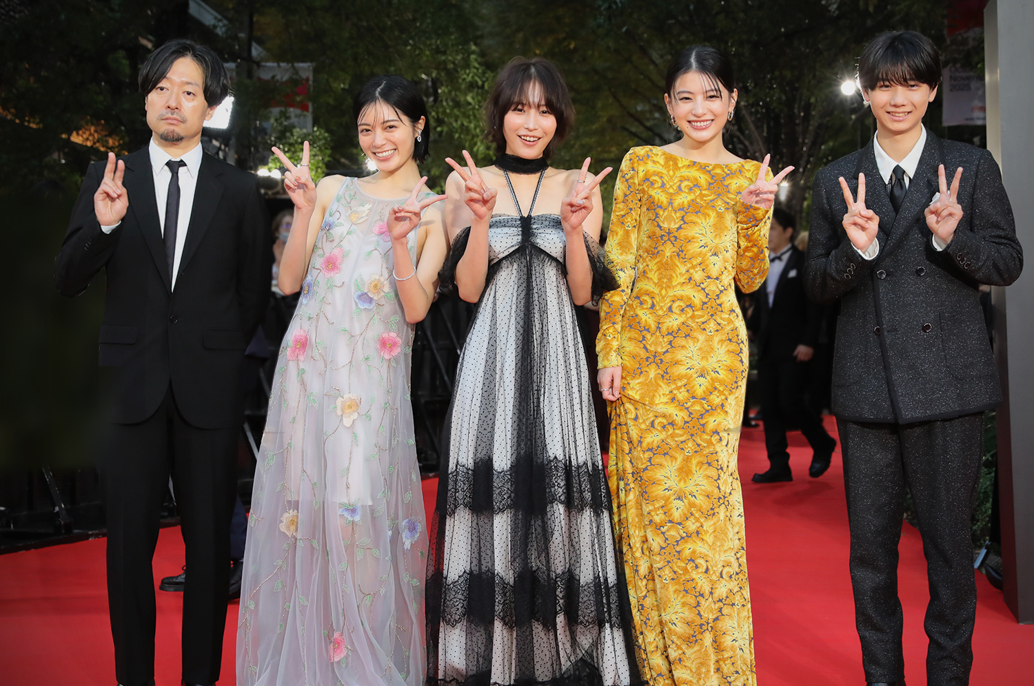 レッドカーペット 『万事快調〈オール・グリーンズ〉』児山隆（監督）、南沙良（俳優）、出口夏希（俳優）、吉田美月喜（俳優）、羽村仁成（俳優）