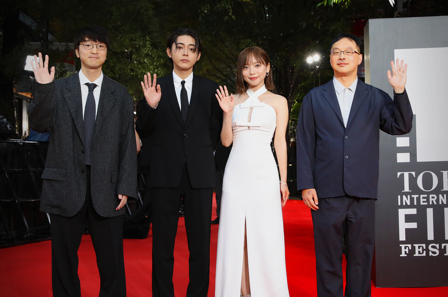 レッドカーペット 『恋愛裁判』深田晃司（監督）、齊藤京子（キャスト）、倉悠貴（キャスト）、三谷伸太朗（脚本）