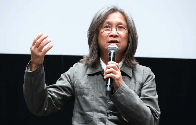 『She Has No Name』